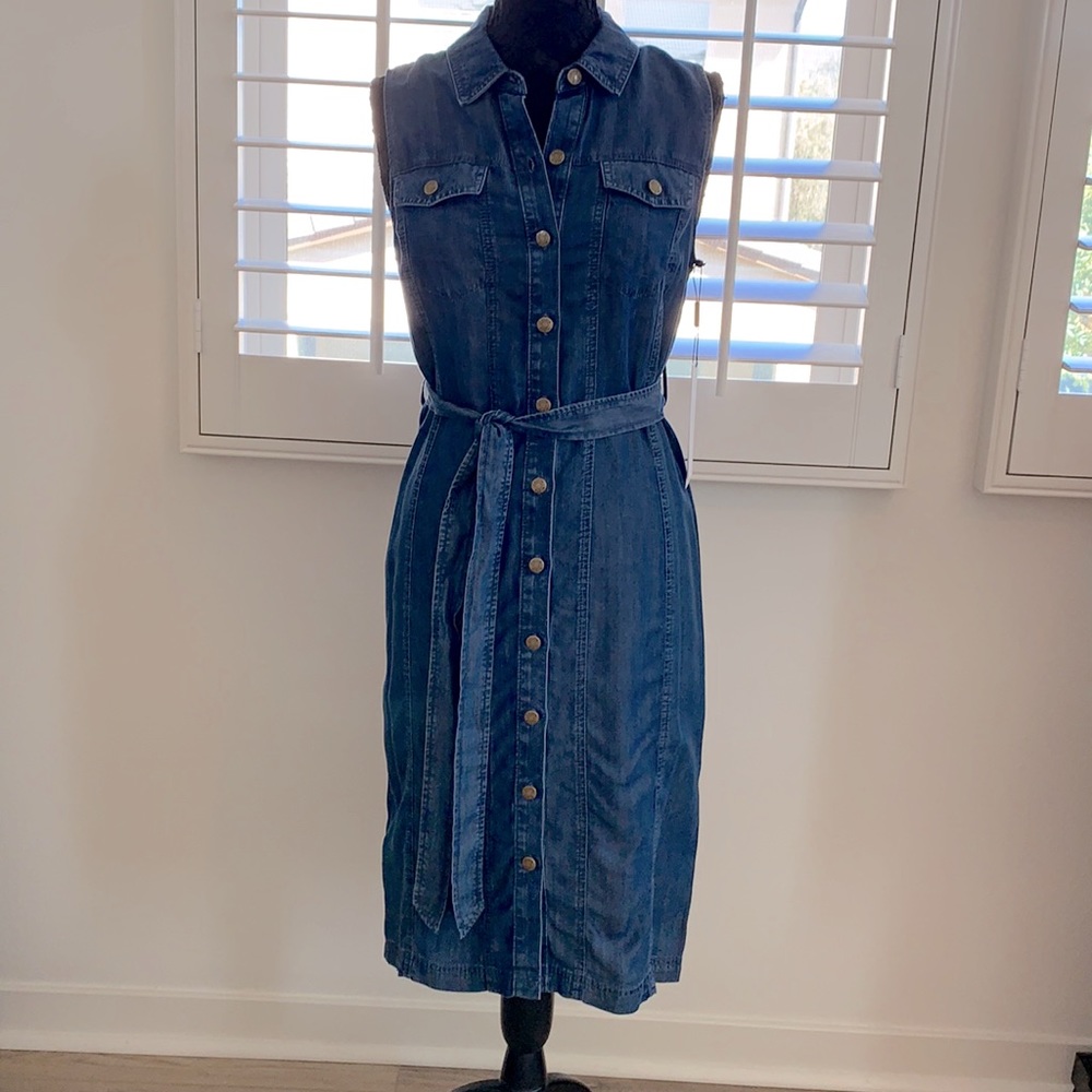 NWT. Calvin Klein lightweight denim/chambray button down dress. Size 6